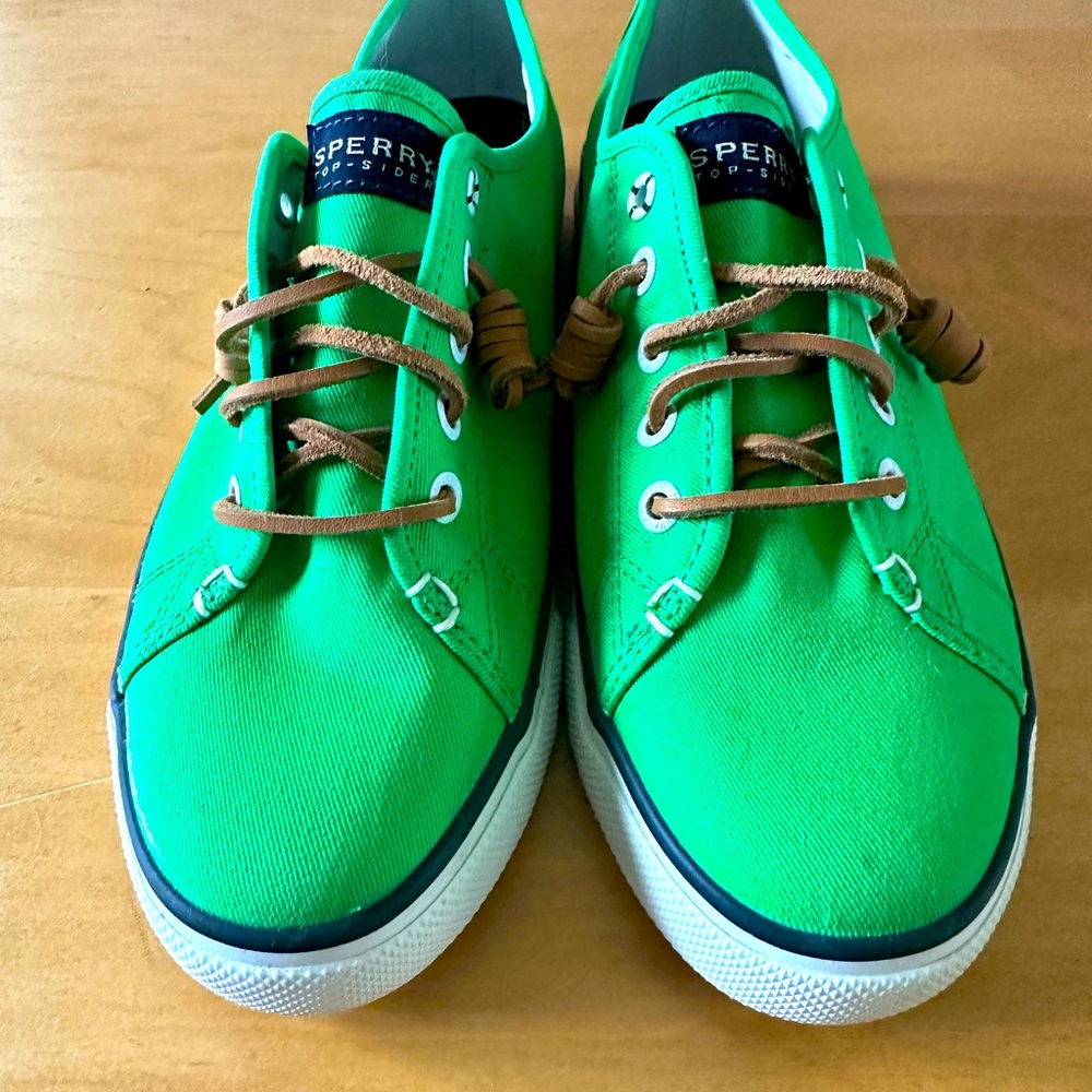 Size 10 woman’s sperry. New